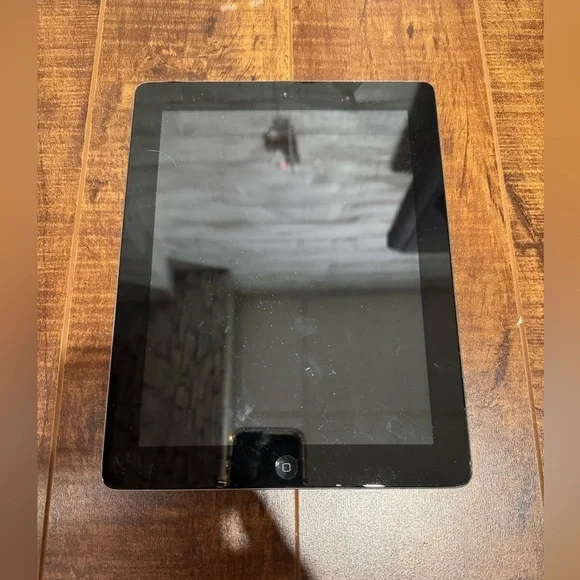 iPad - Picture 1 of 2